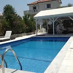 Chiqui Luxury Alónnisos