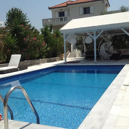 Chiqui Luxury Αλόννησος