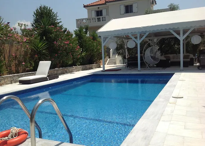 Chiqui Luxury Alónnisos