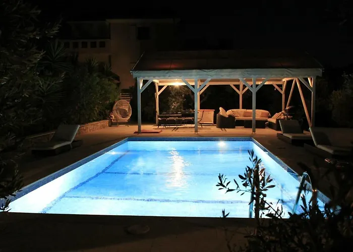 Chiqui Luxury Alónnisos